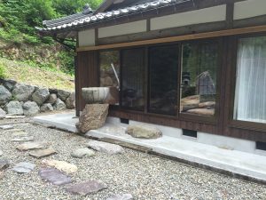 日本庭園を美しく！新しい犬走りで安心を