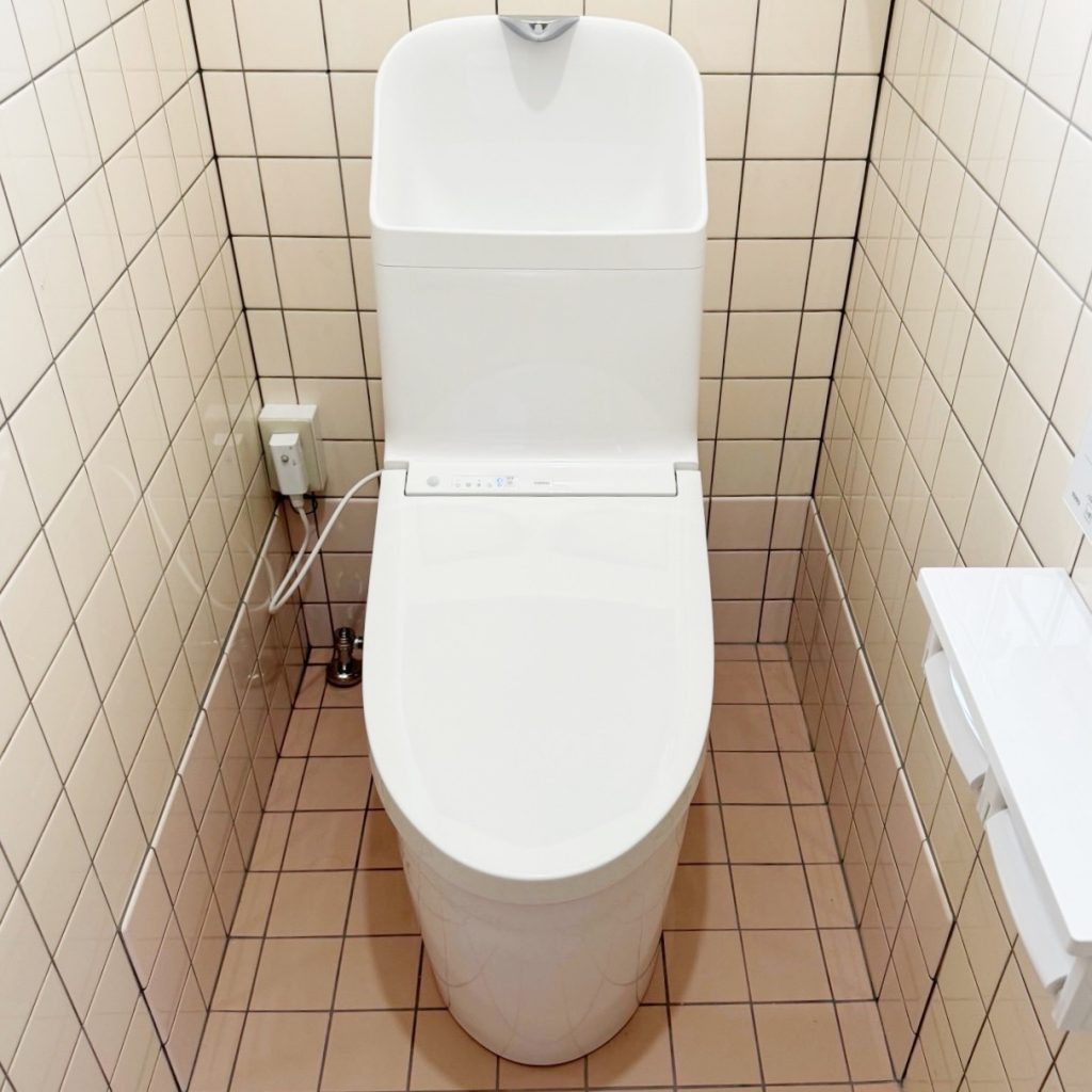 座る姿勢が辛い・・・。そんな和式トイレをリフォーム！ご親戚が集まるシーンでも安心な洋式トイレに☆